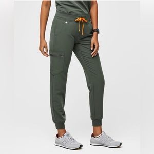 Figs Zamora Jogger Scrub Pants in Moss green, size Medium, like new